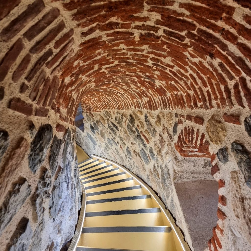 L'escalier menant à la Tour de Galata à Istanbul
